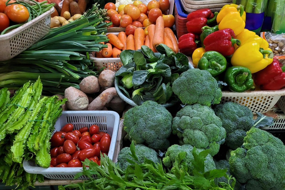 Fresh vegetables and fruits for sale at farmers market stall